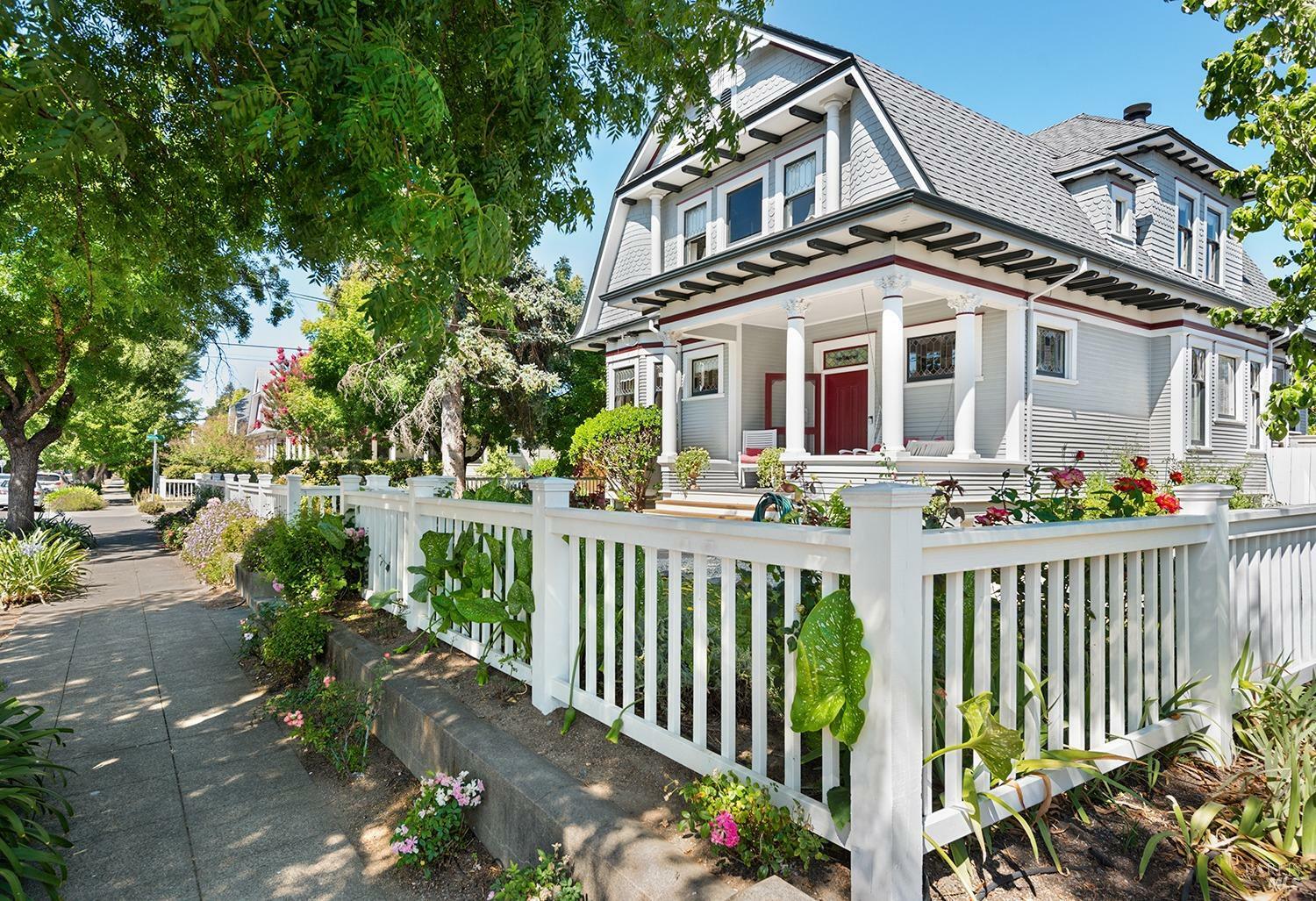 Property Photo:  926 Humboldt Street  CA 95404 