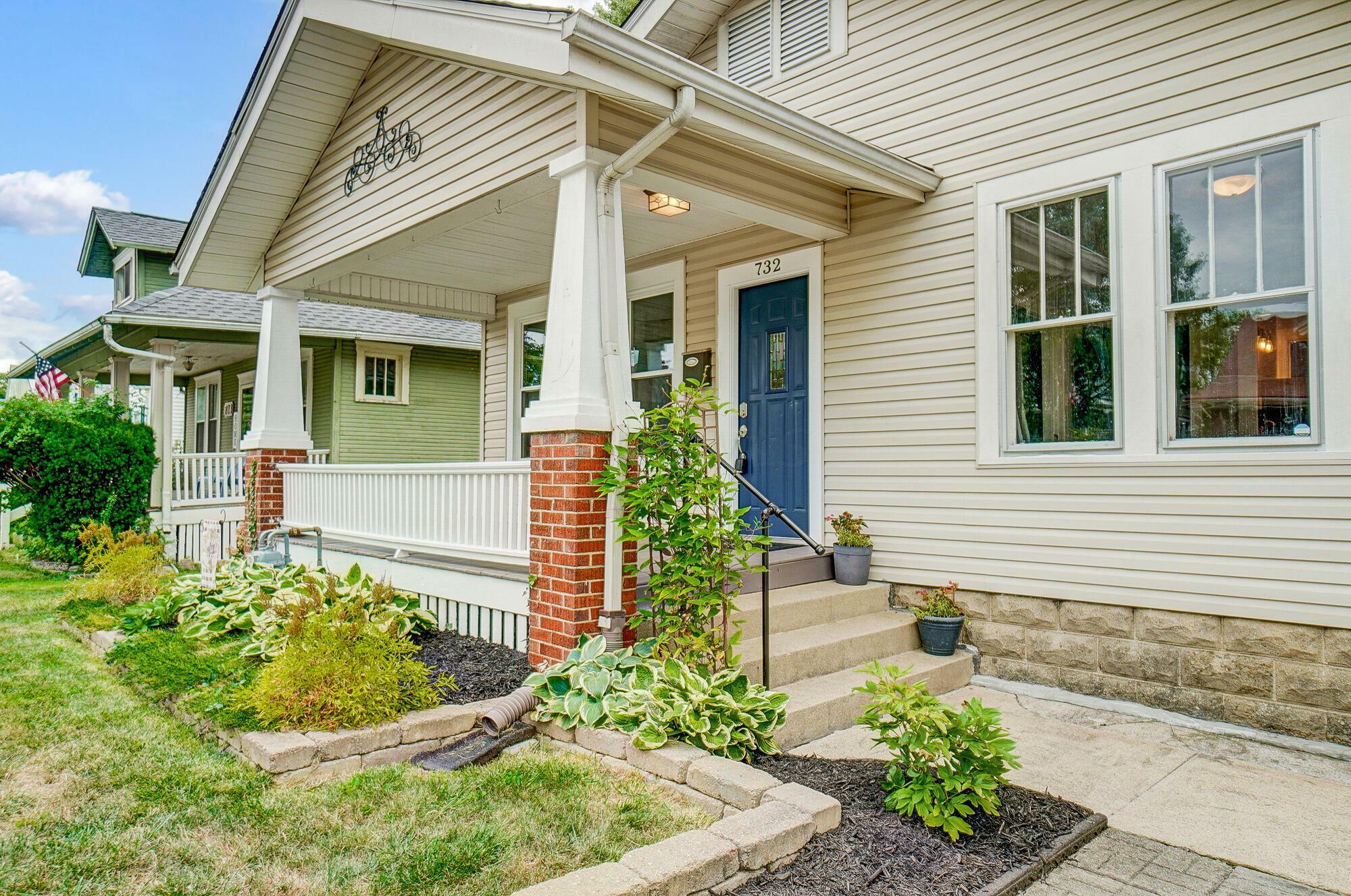 Property Photo:  732 E Chestnut Street  OH 43130 