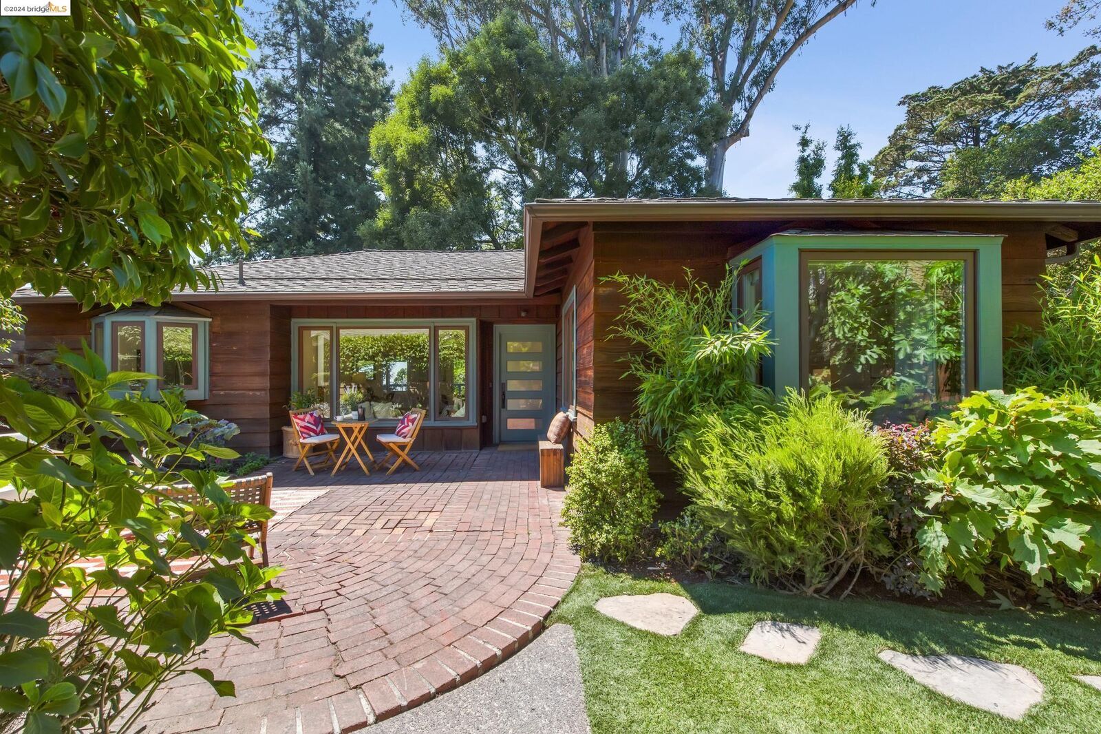 Property Photo: 1270 Queens Rd CA 94708