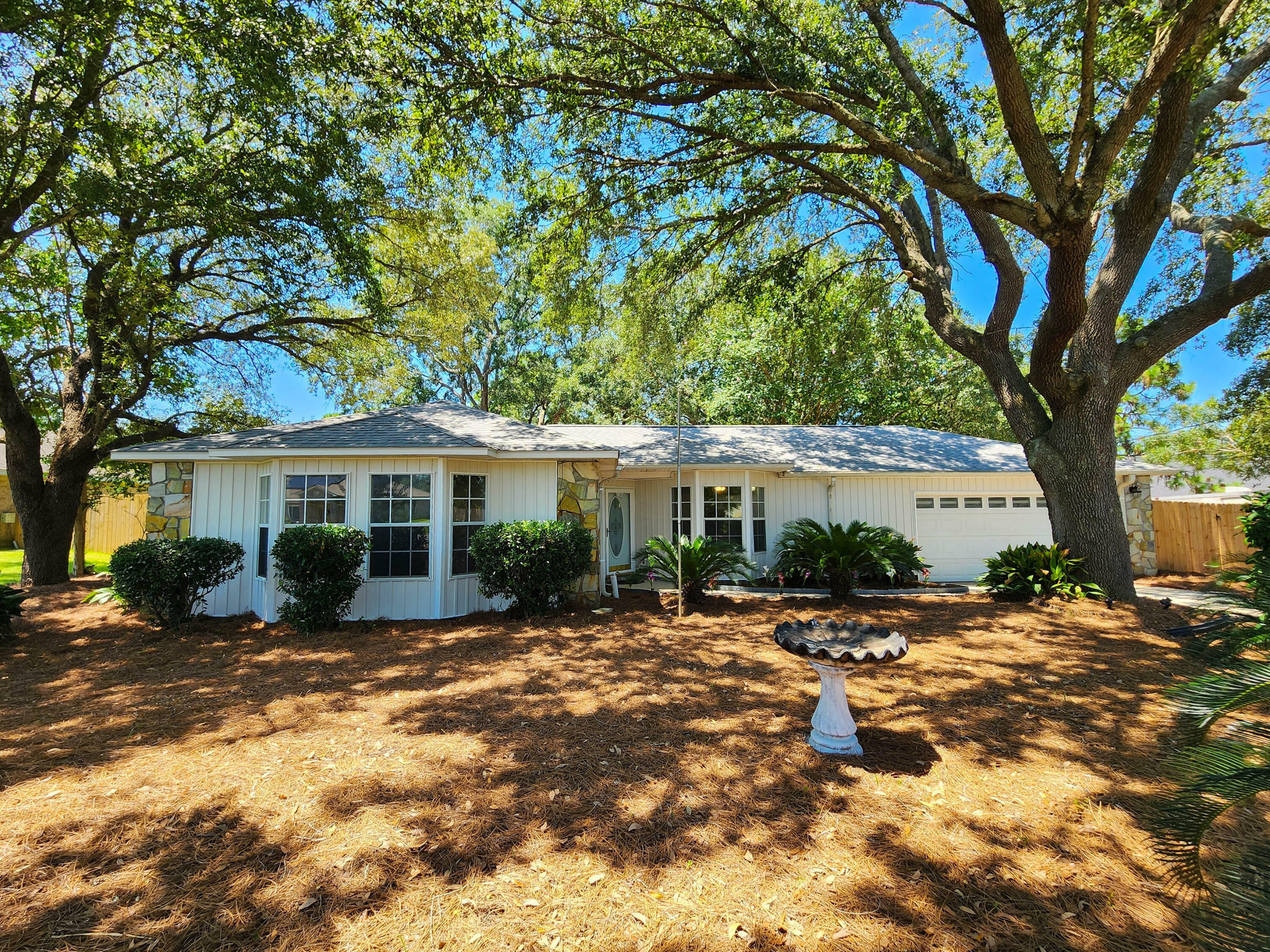 Property Photo:  2103 Hawthorne Drive  FL 32566 