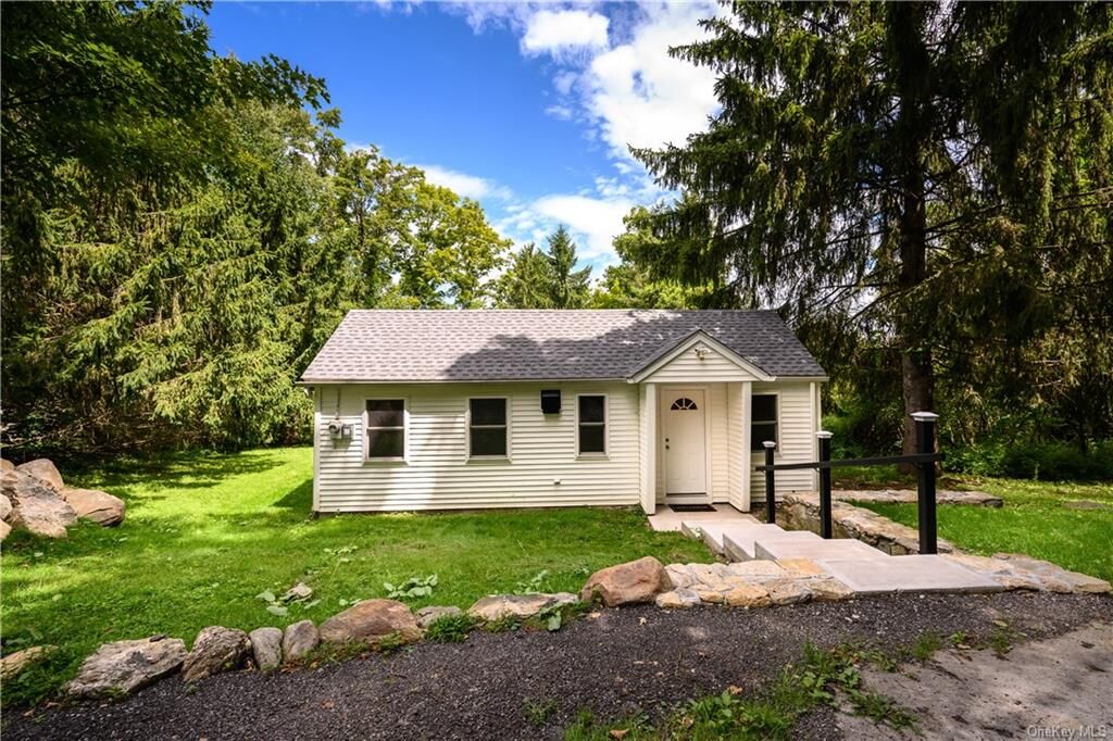 Property Photo:  12 Red Brook Road  NY 10541 
