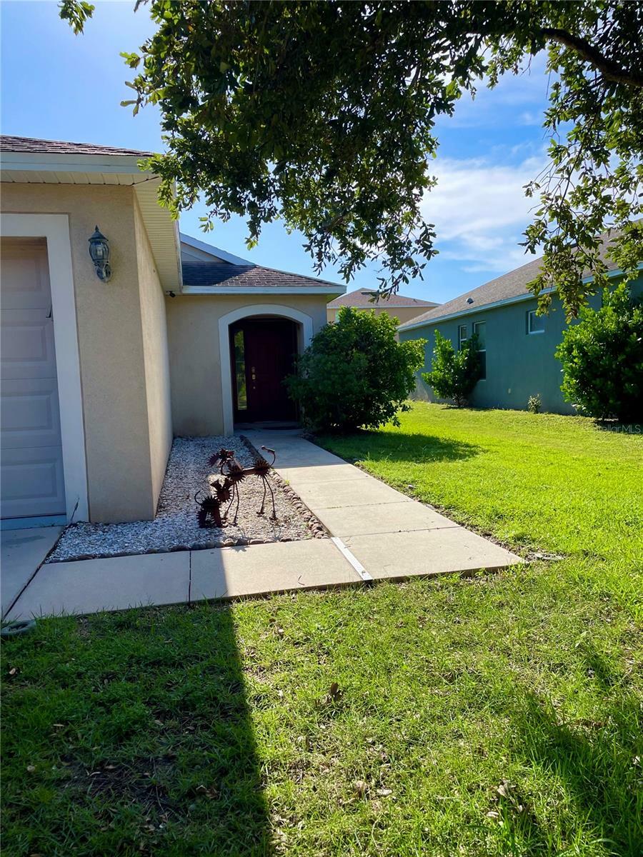 Property Photo:  815 College Chase Drive  FL 33570 