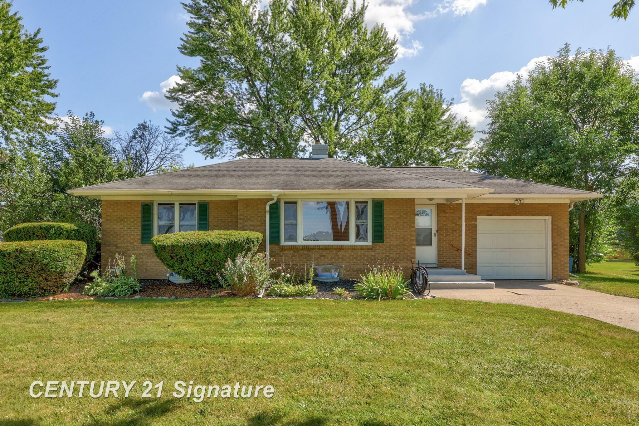 Property Photo:  5260 E Holland Road  MI 48601 