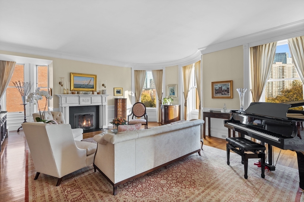 Property Photo:  34.5 Beacon St 3S  MA 02108 