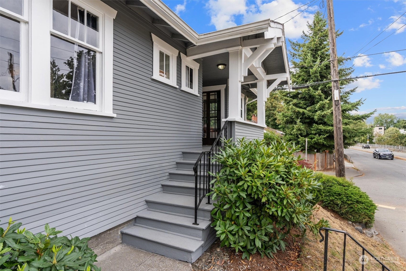 Property Photo:  3817 SW Admiral Way  WA 98126 