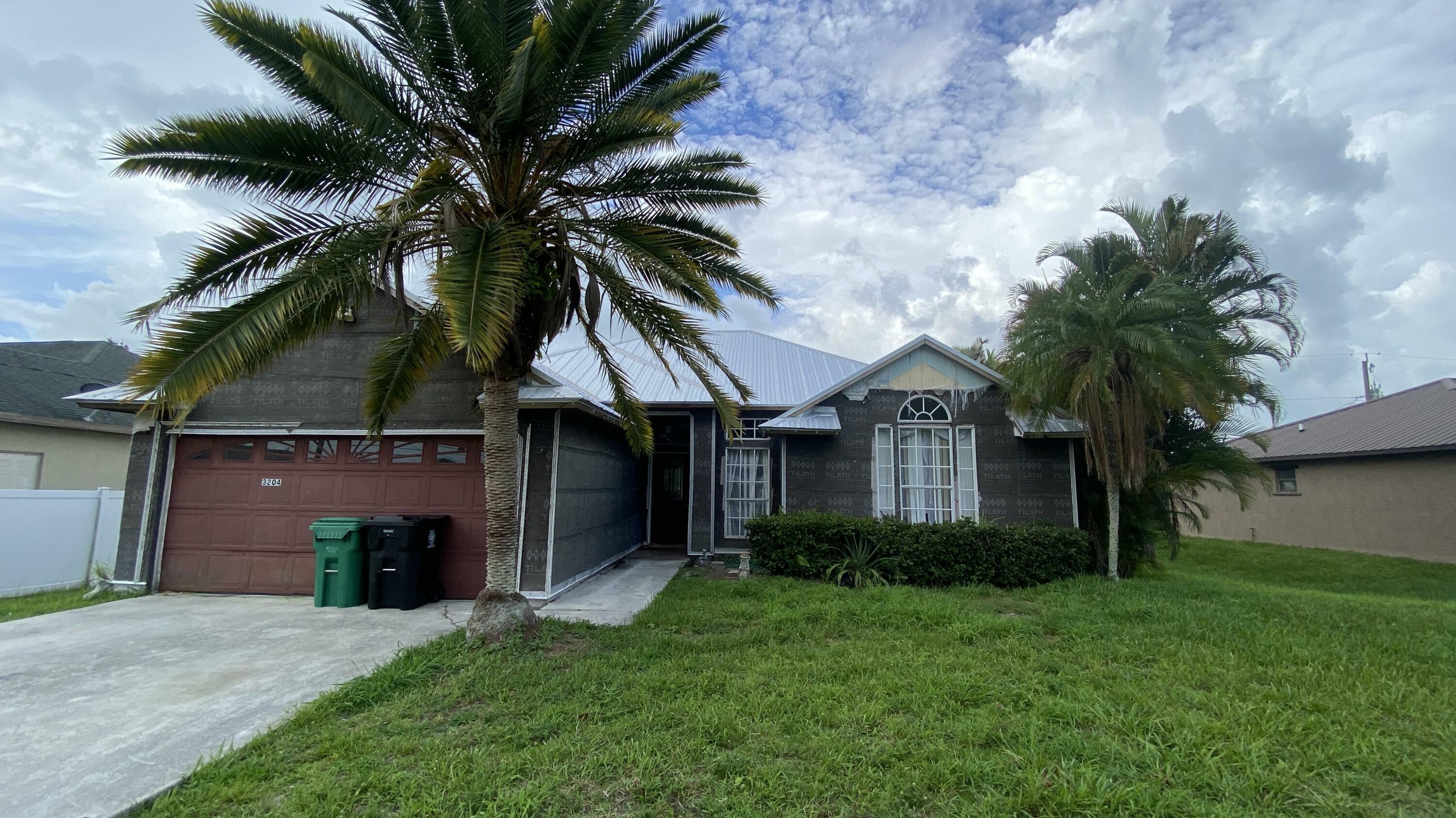 Property Photo:  3204 SE Quay Street  FL 34984 