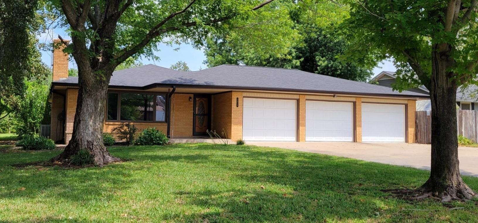 Property Photo:  1916 Sharon Ct  KS 67156 