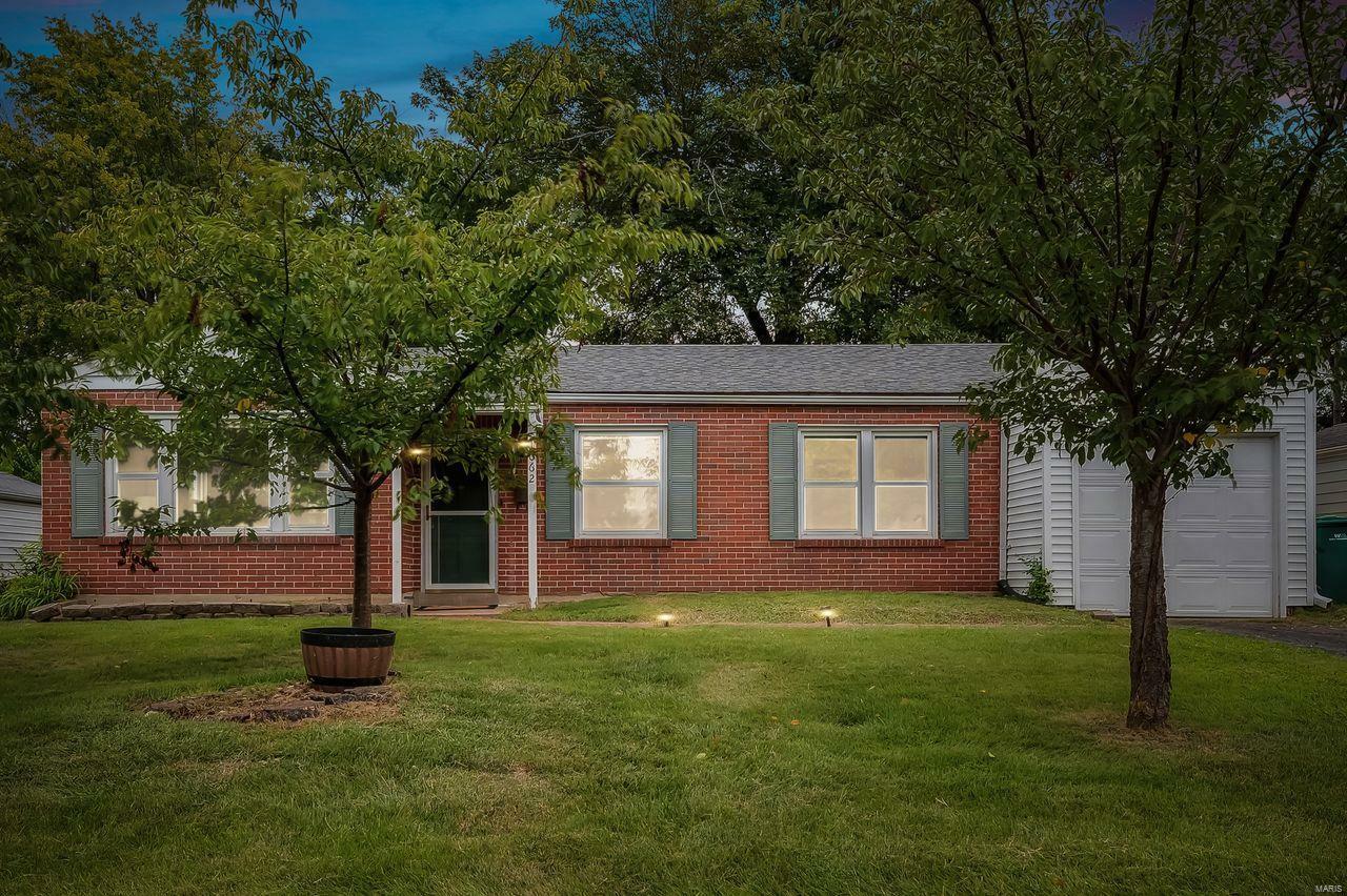 Property Photo:  1662 Grant Road  MO 63119 