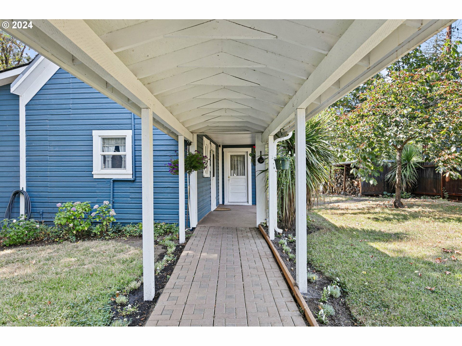 Property Photo: 36248 Camp Creek Rd OR 97478