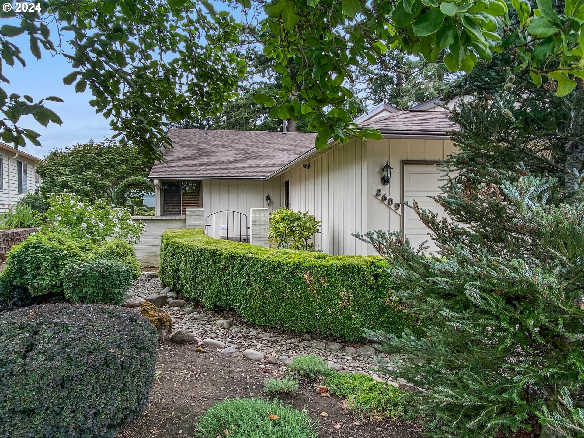 Property Photo:  2609 SE Balboa Dr  WA 98683 