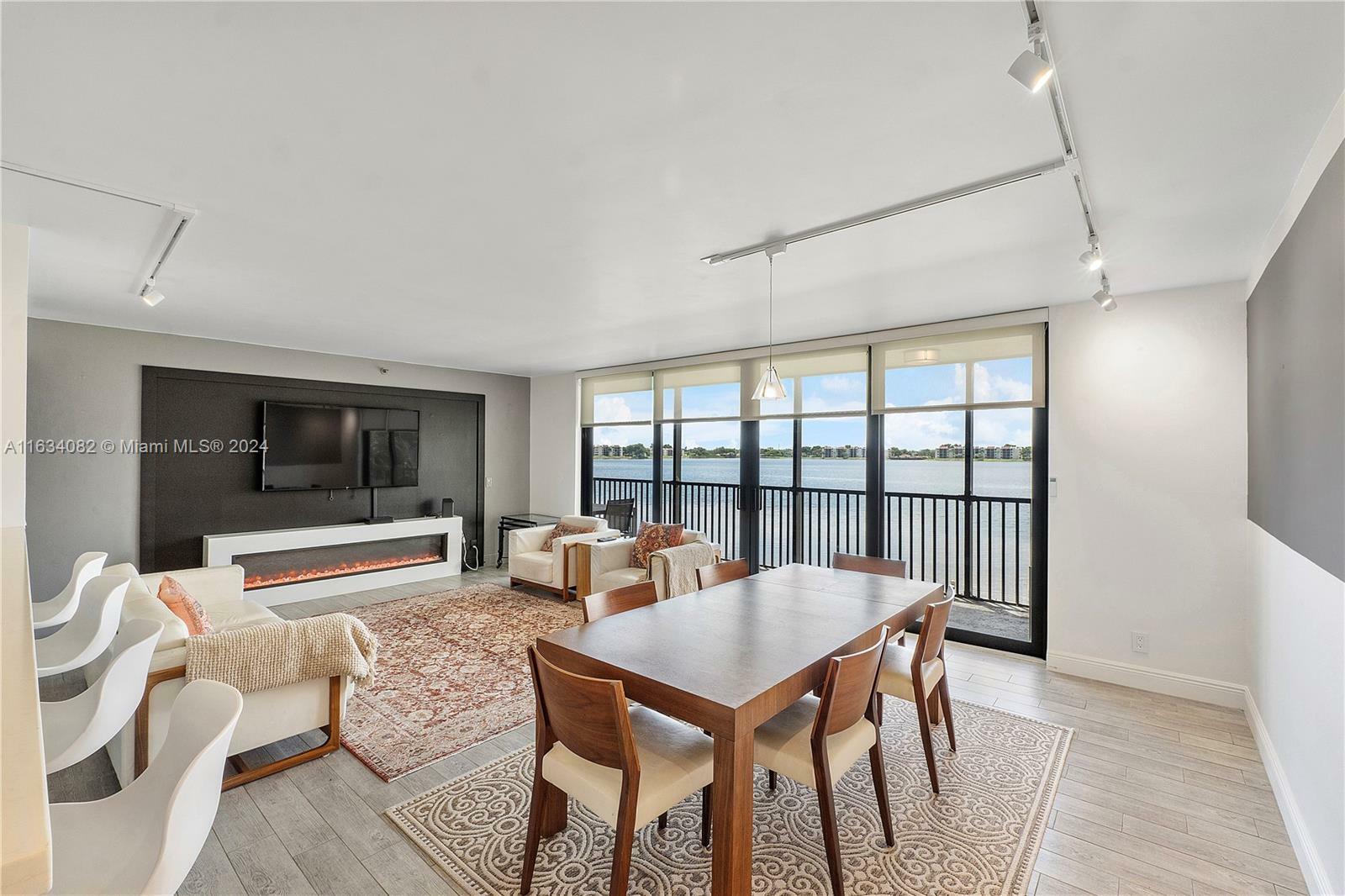 Property Photo: 105 Lake Emerald Dr 216 FL 33309