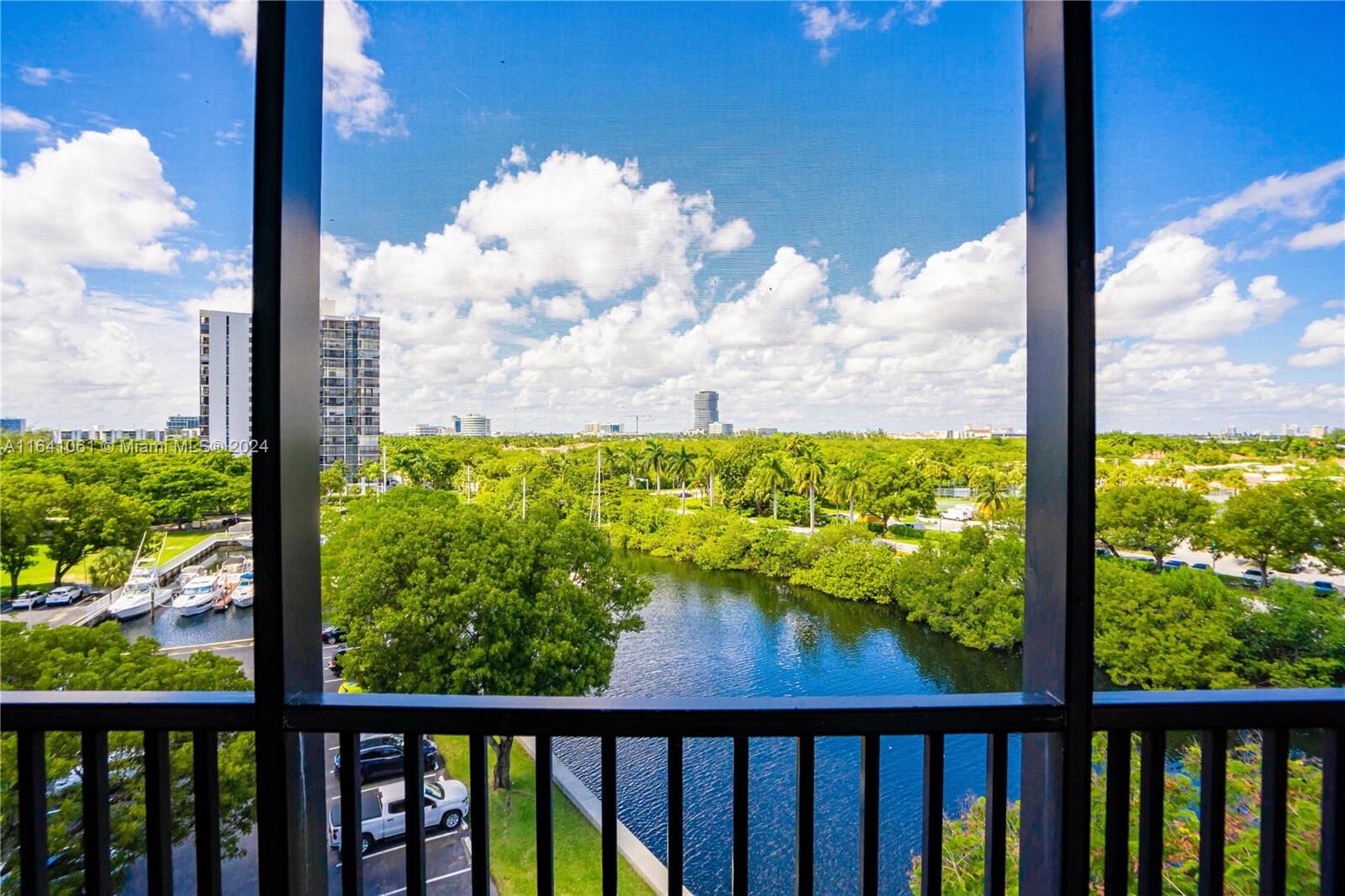Property Photo: 3401 N Country Club Dr 703 FL 33180