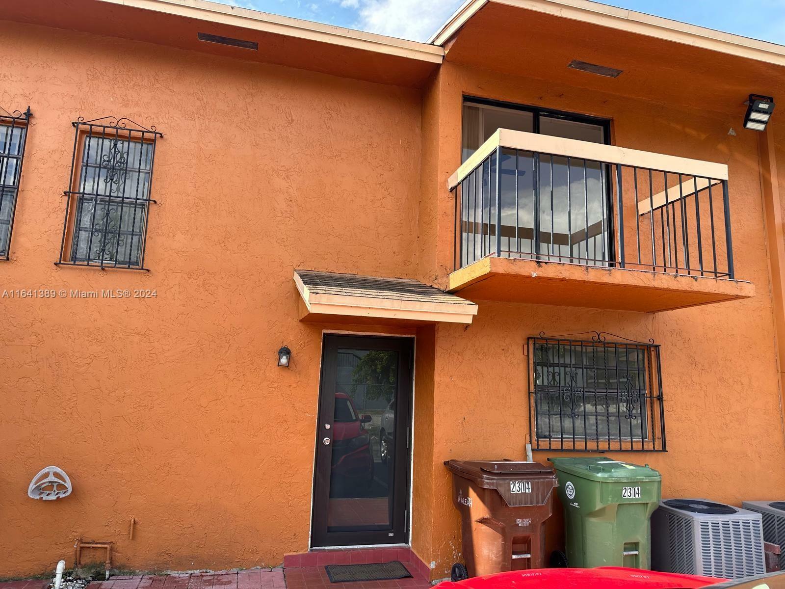 Property Photo:  2314 W 62nd St 3  FL 33016 