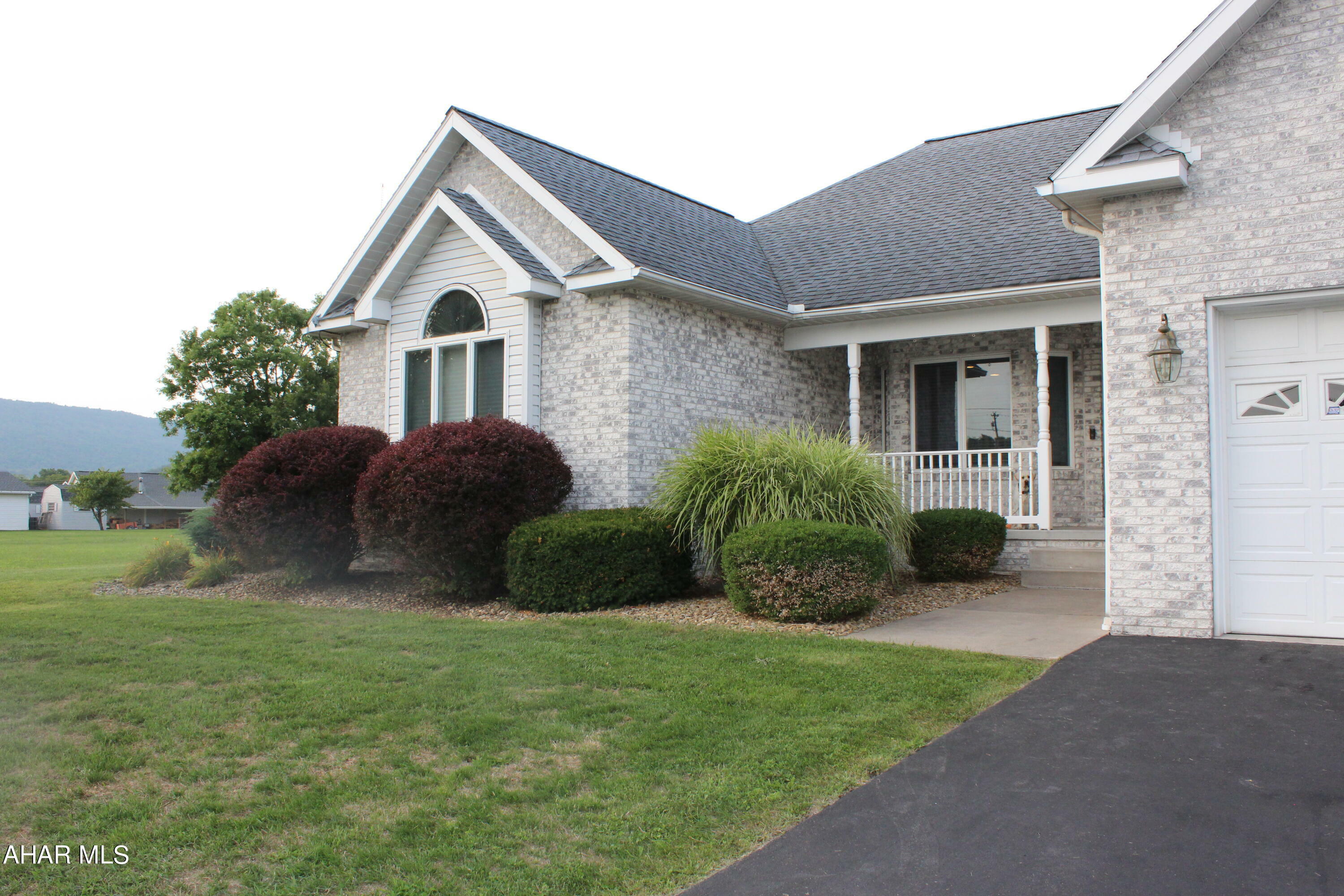 Property Photo:  154 Parkview Drive  PA 15537 