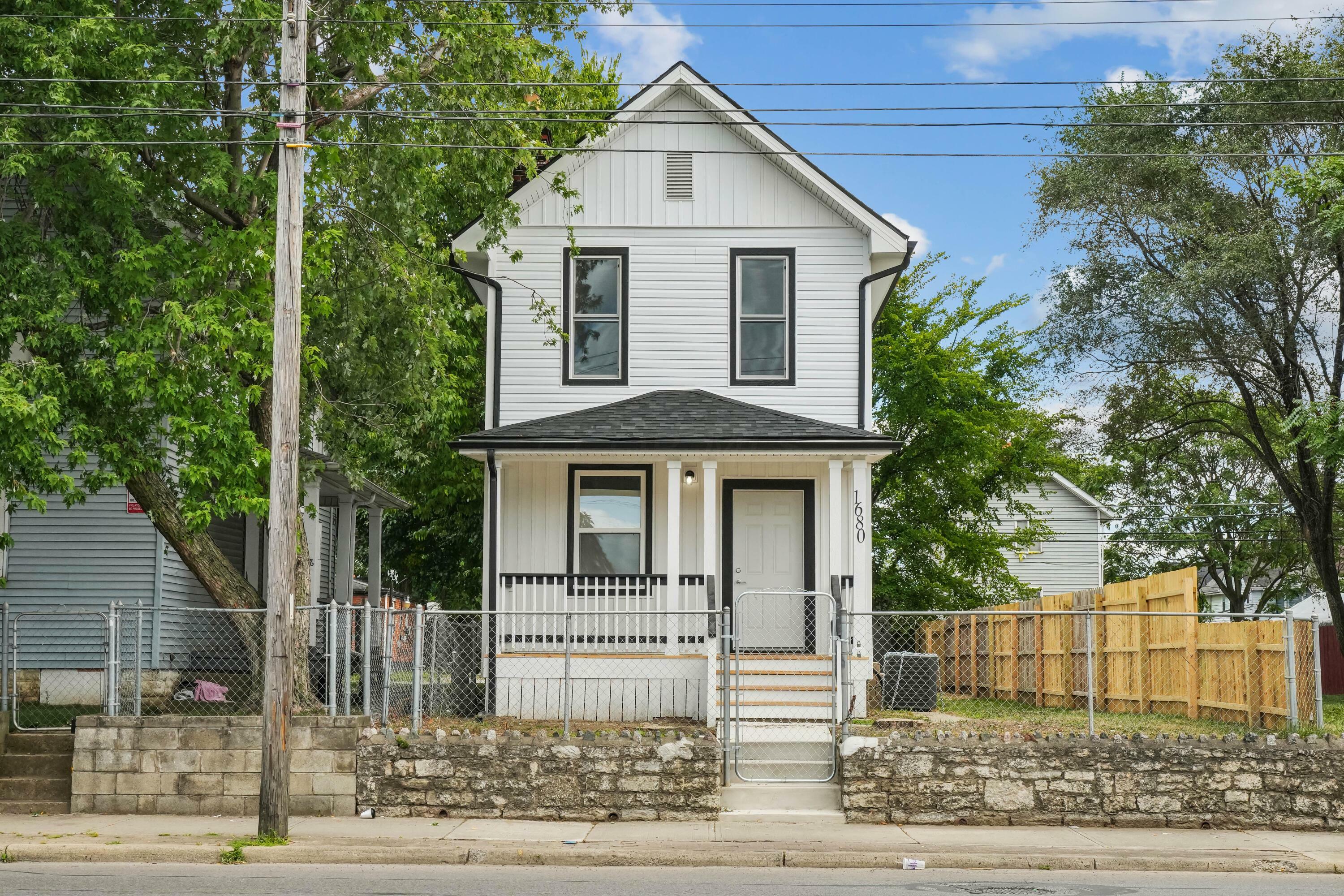 Property Photo:  1680 Parsons Avenue  OH 43207 