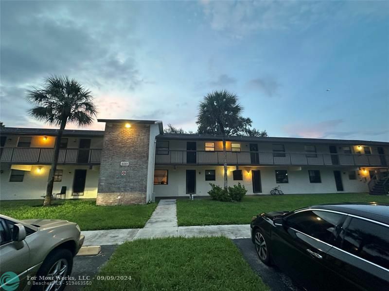 Property Photo:  6061 Shakerwood Cir 106  FL 33319 