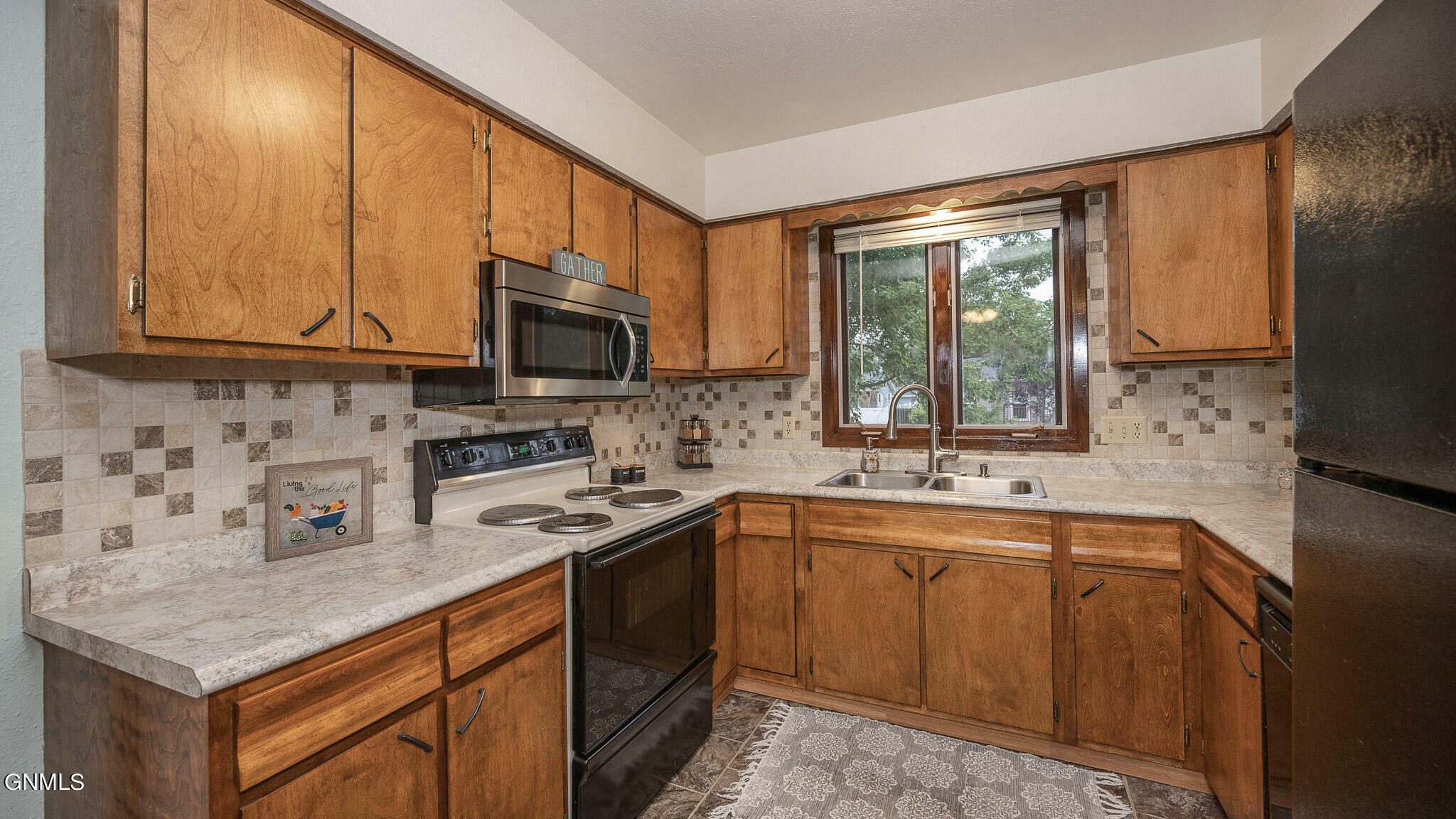 Property Photo:  107 10th Street NE  ND 58523 