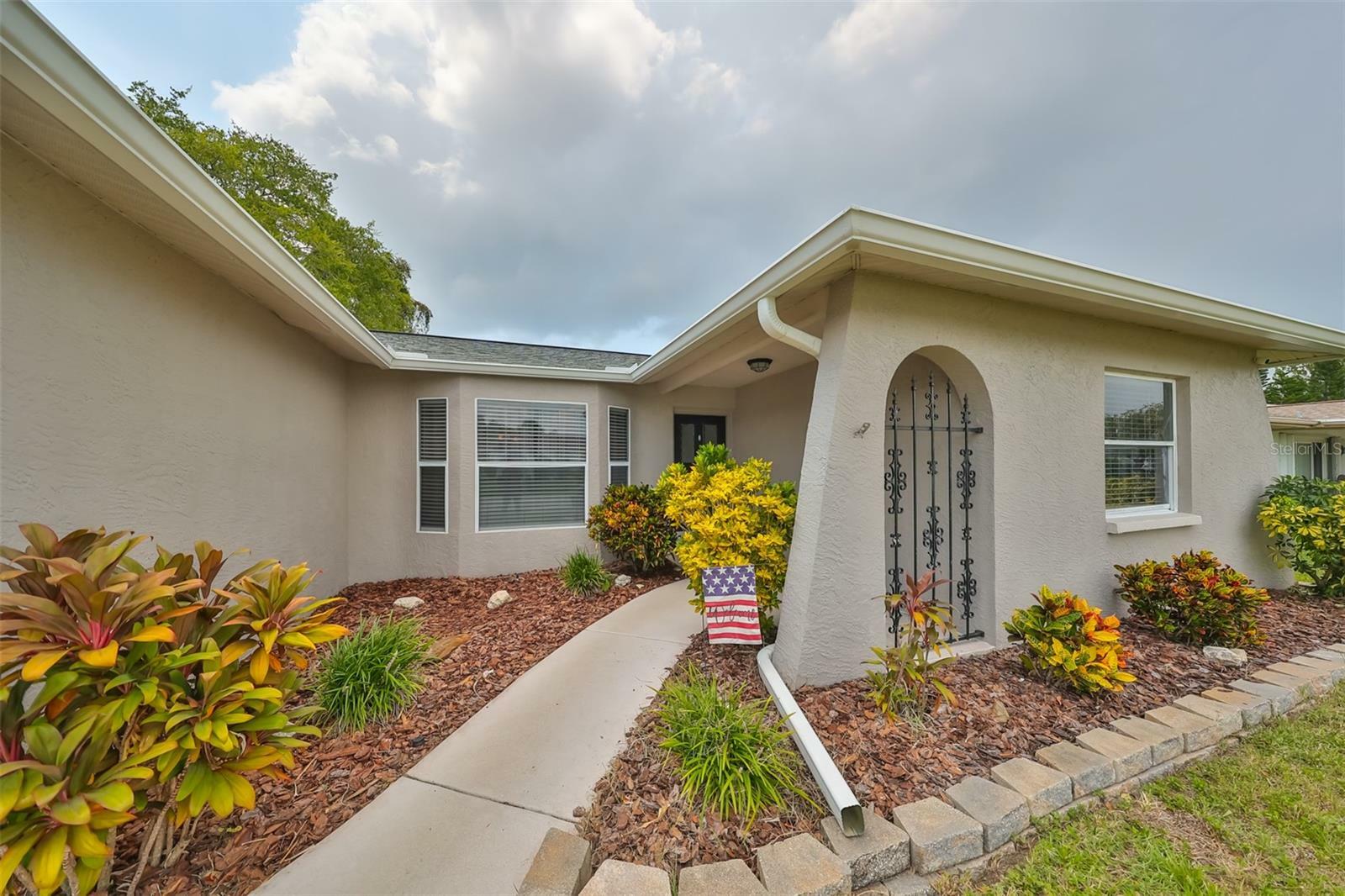 Property Photo:  8945 Glen Moor Lane  FL 34668 