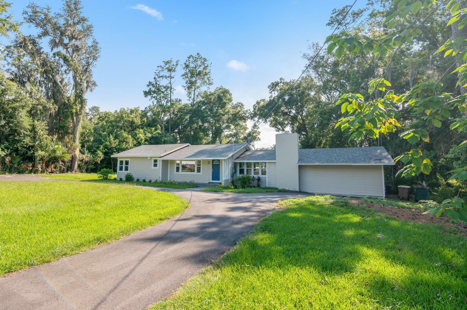 Property Photo: 2224 SE Lake Weir Avenue FL 34471