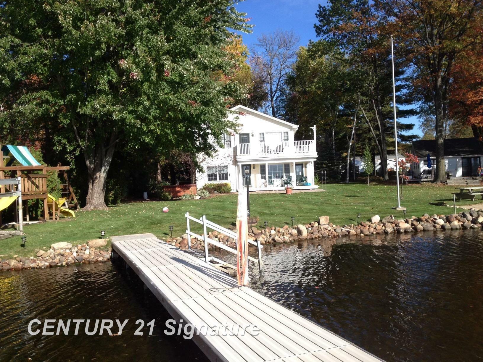 Property Photo:  7 E Lakeshore Drive  MI 48628 