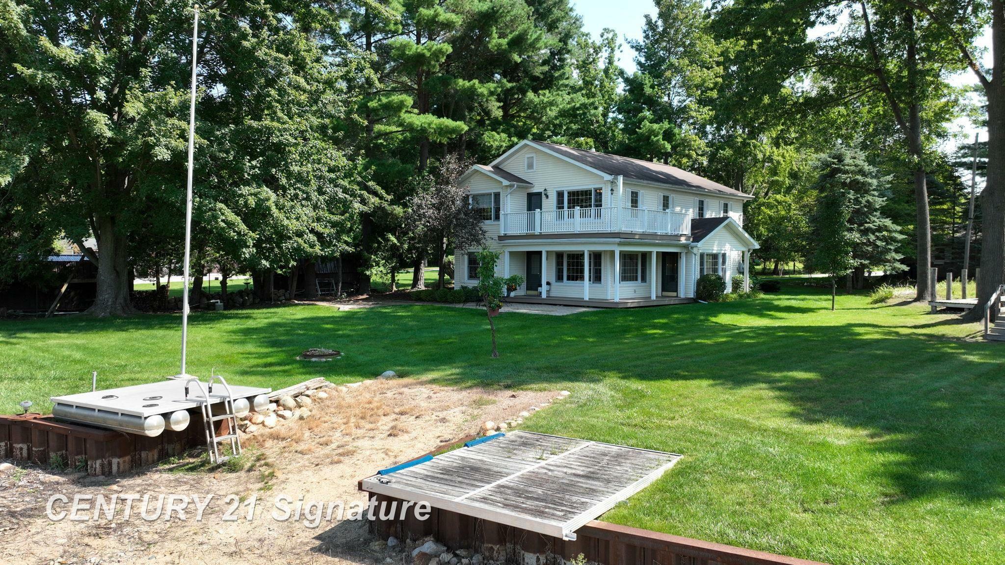 Property Photo:  7 E Lakeshore Drive  MI 48628 