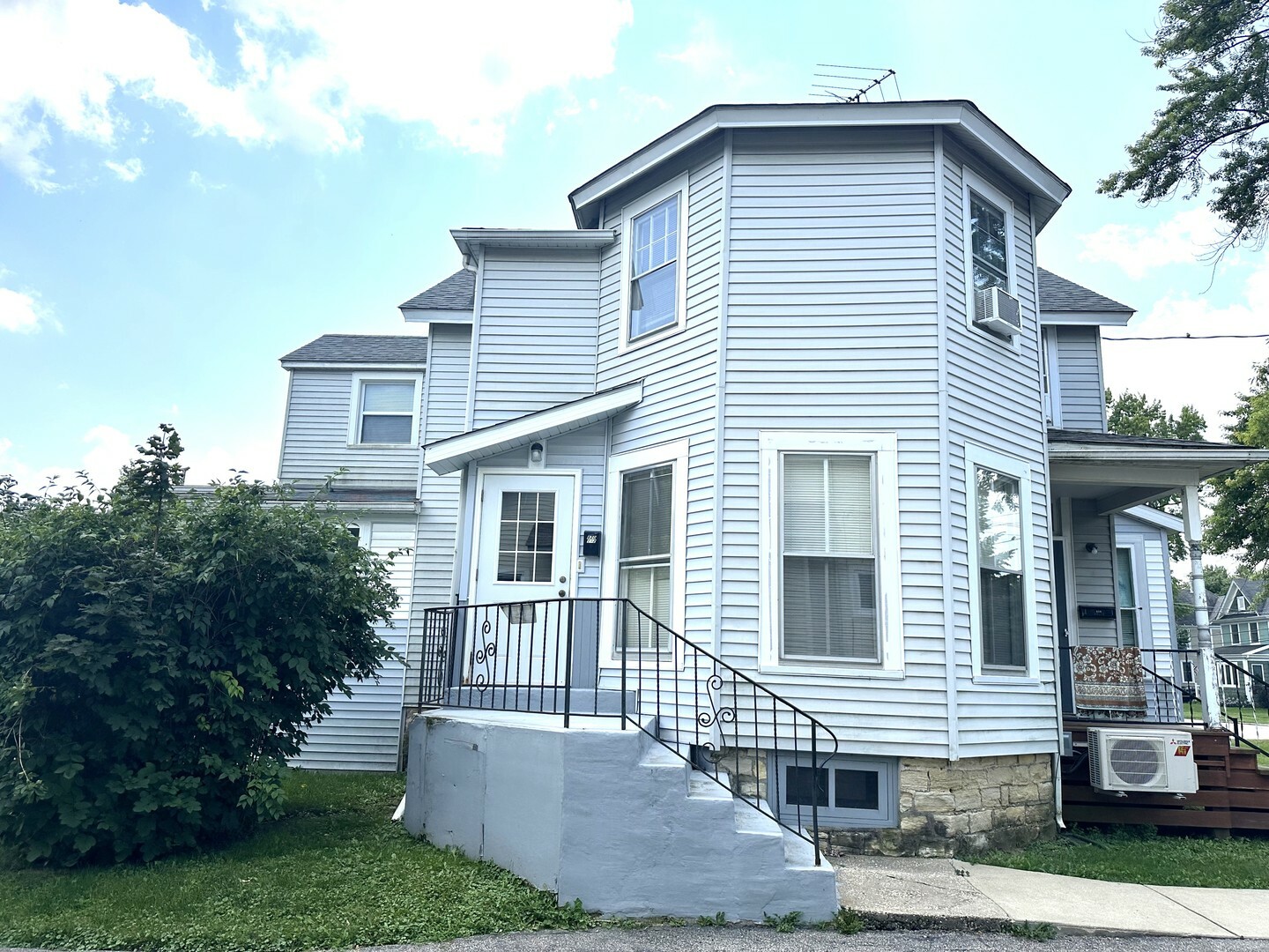 Property Photo:  820 Clay Street 1-2  IL 60098 