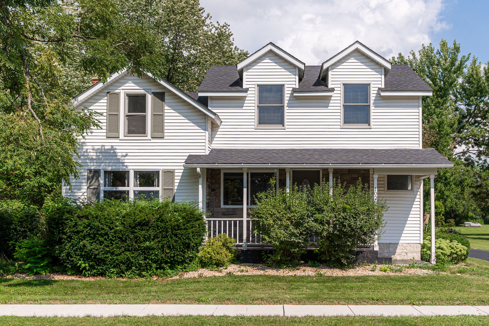 Property Photo:  102 N Jefferson Avenue  IL 60511 