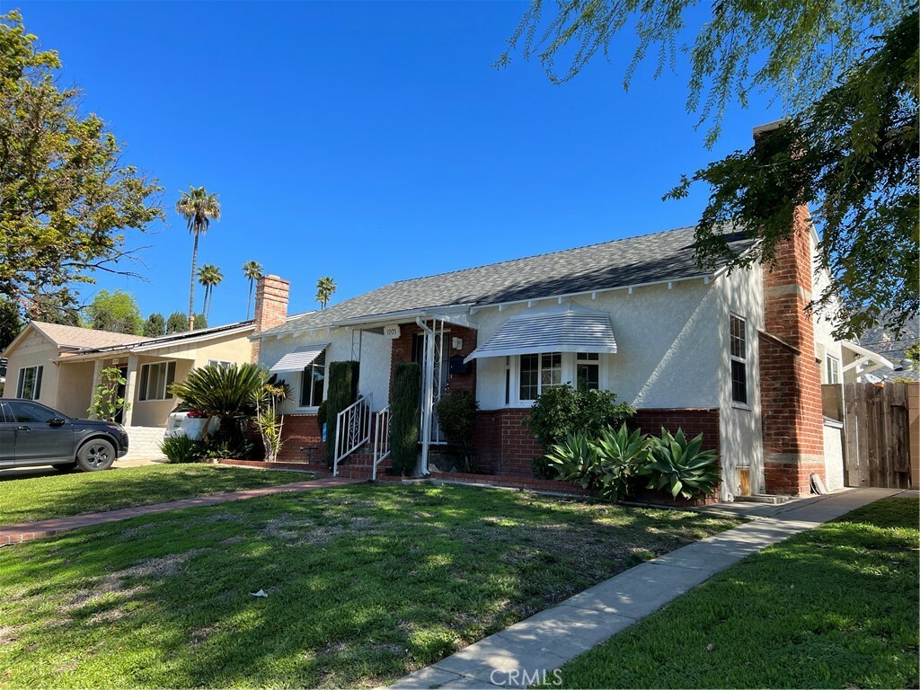 Property Photo:  1905 Glenwood Road  CA 91201 