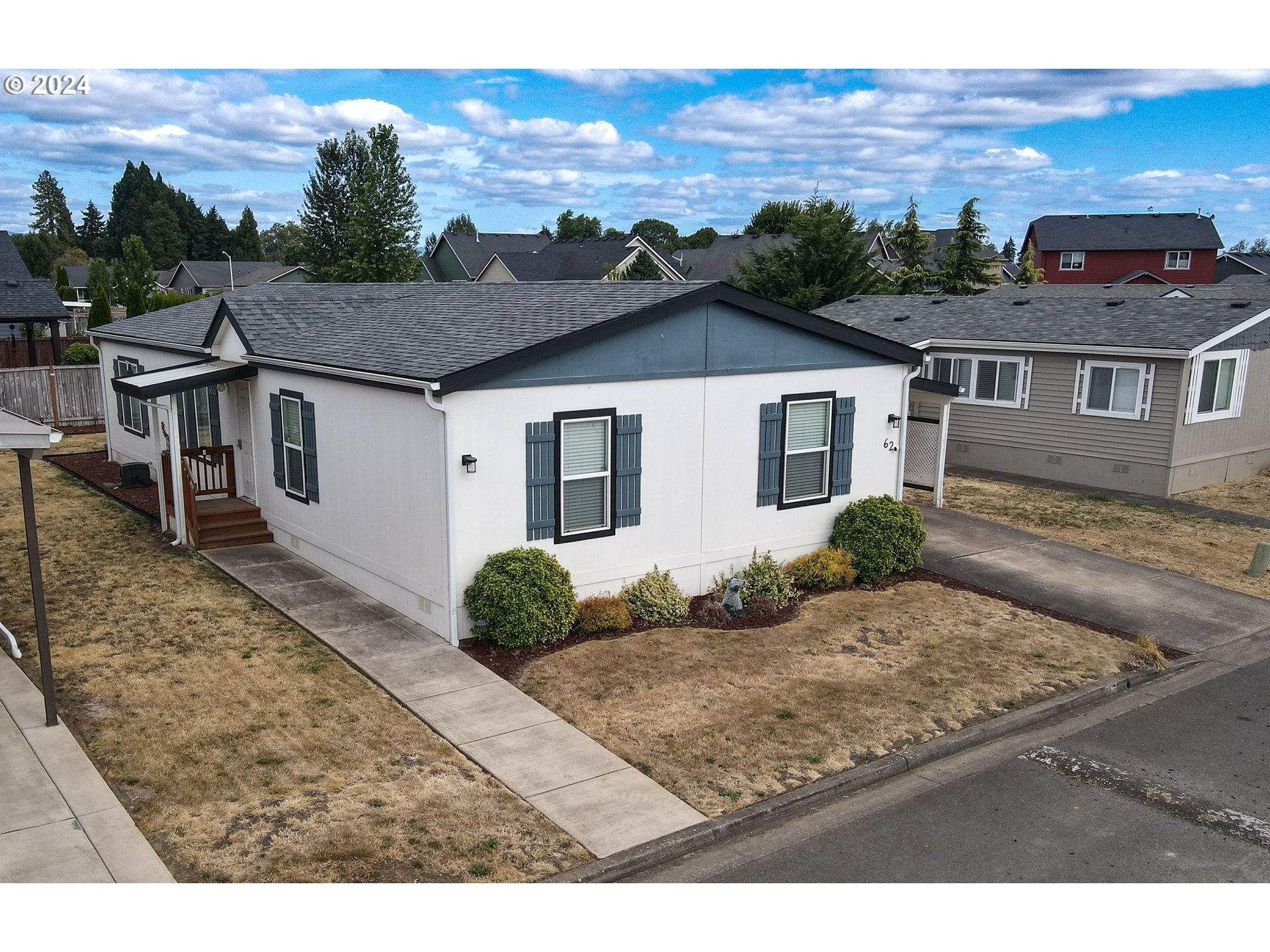 Property Photo: 310 Pitney Ln 62 OR 97448