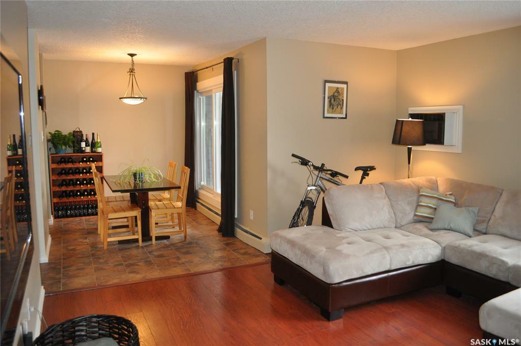 Property Photo:  833 B Avenue N 18  SK S7L 1E6 