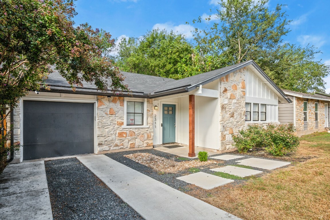 Property Photo:  2311 Bendridge Trail  TX 78744 