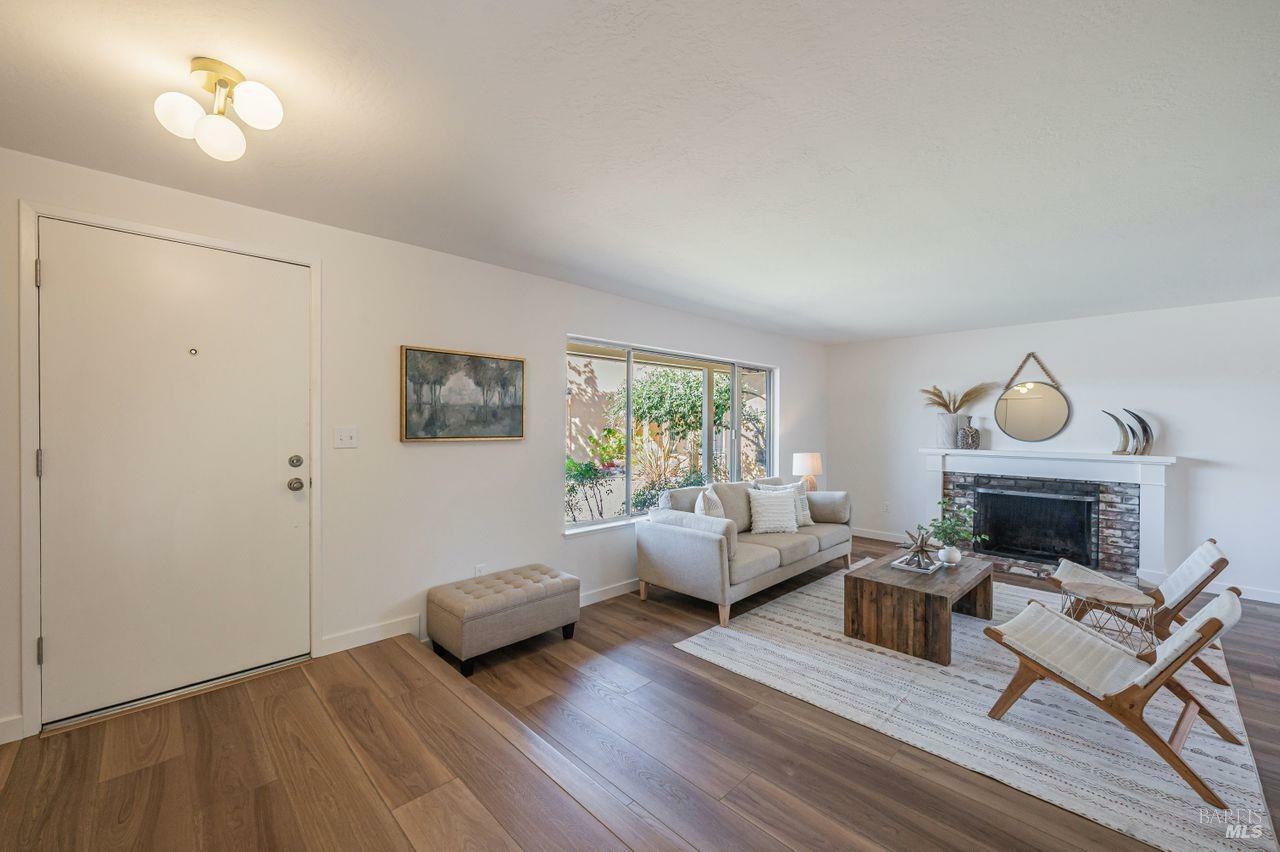 Property Photo:  905 Catalpa Way  CA 94954 