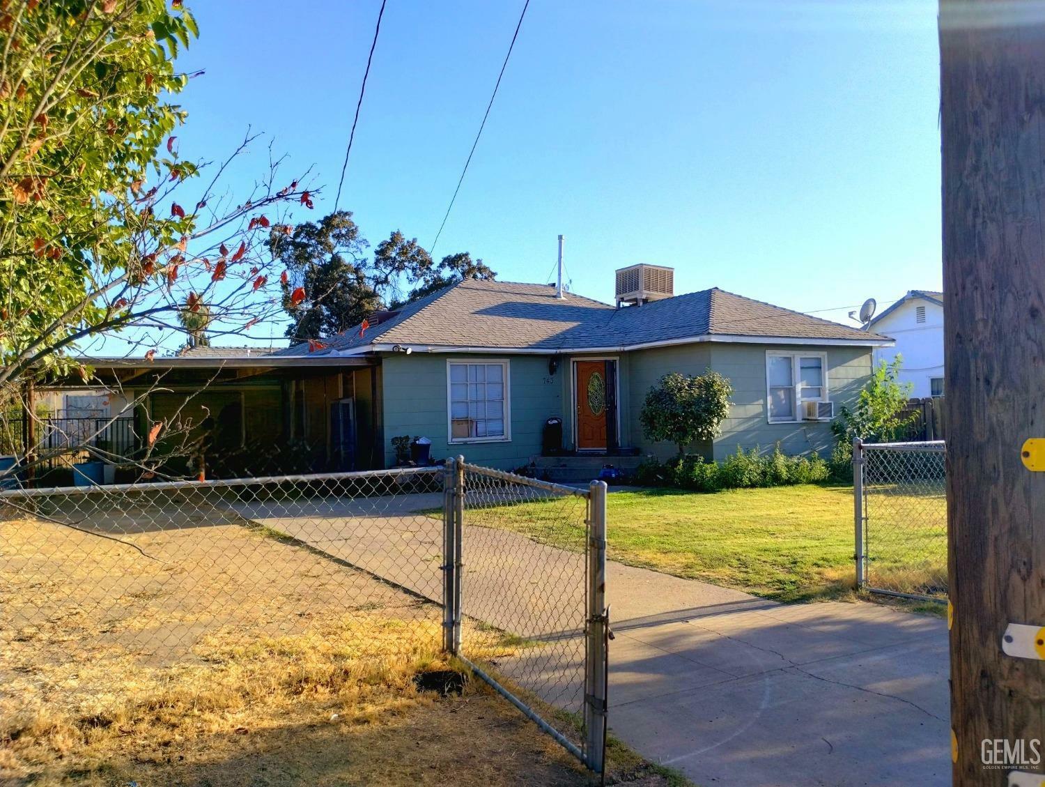 743 W Kern Avenue  Tulare CA 93274 photo