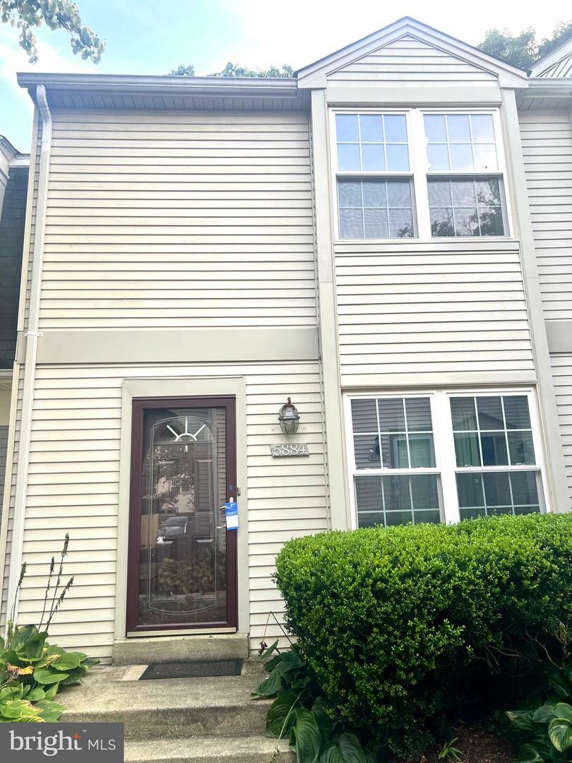 Property Photo: 5884 Bridgetown Court VA 22015
