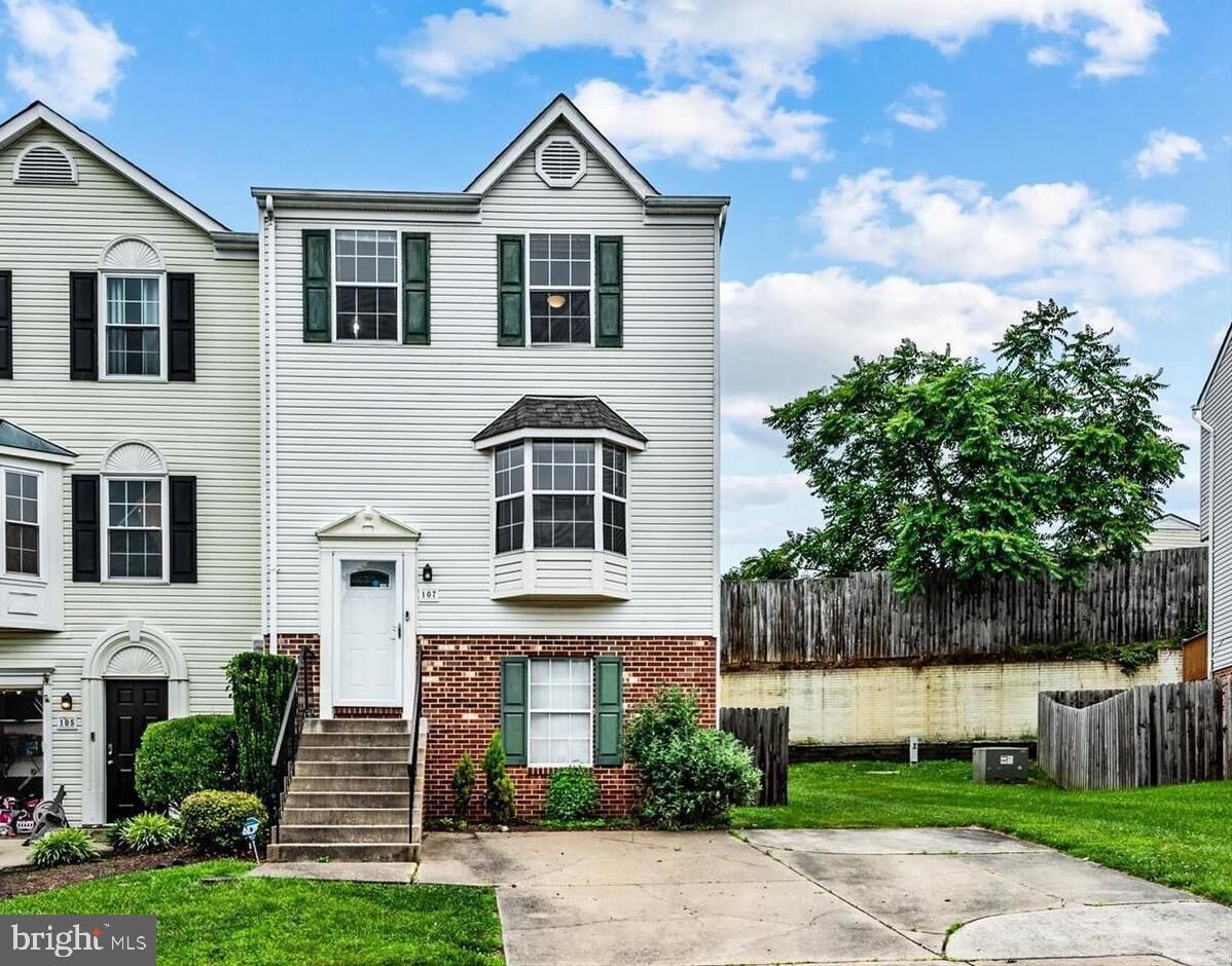 Property Photo:  107 Wimbeldon Court  VA 22556 