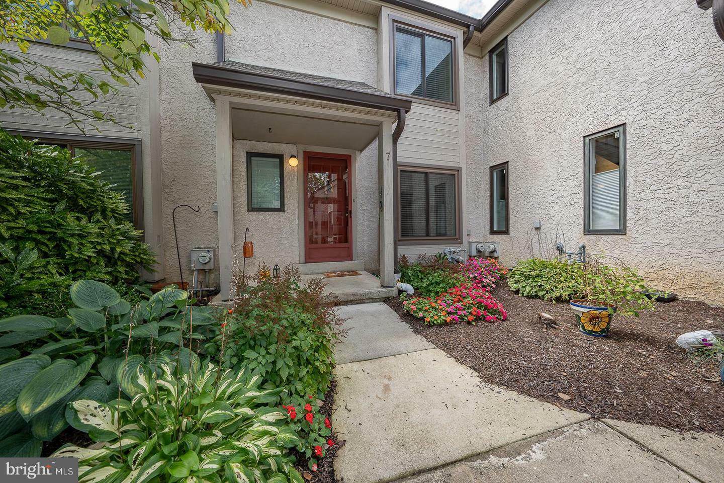Property Photo: 7 Oakmont Place PA 19063
