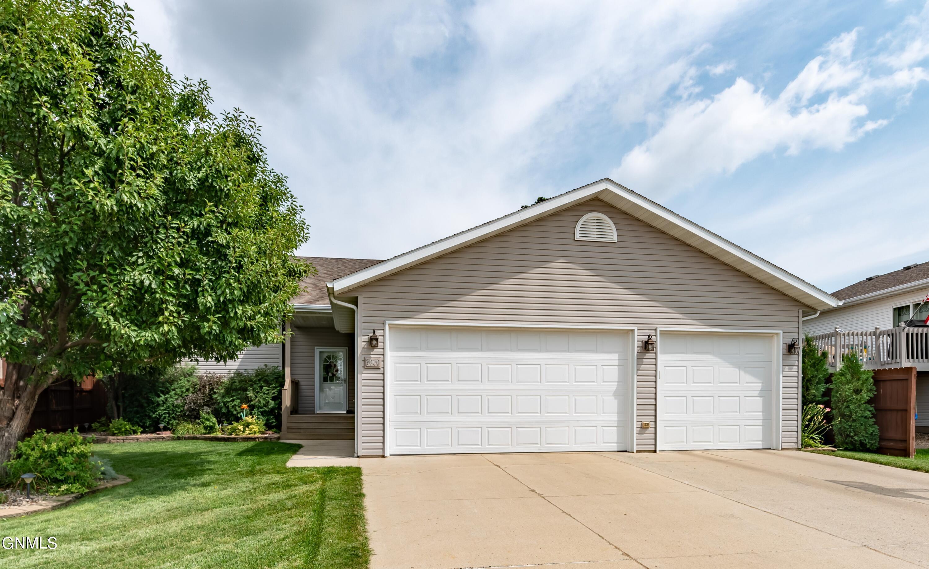 3000 Plainview Drive SE  Mandan ND 58554 photo
