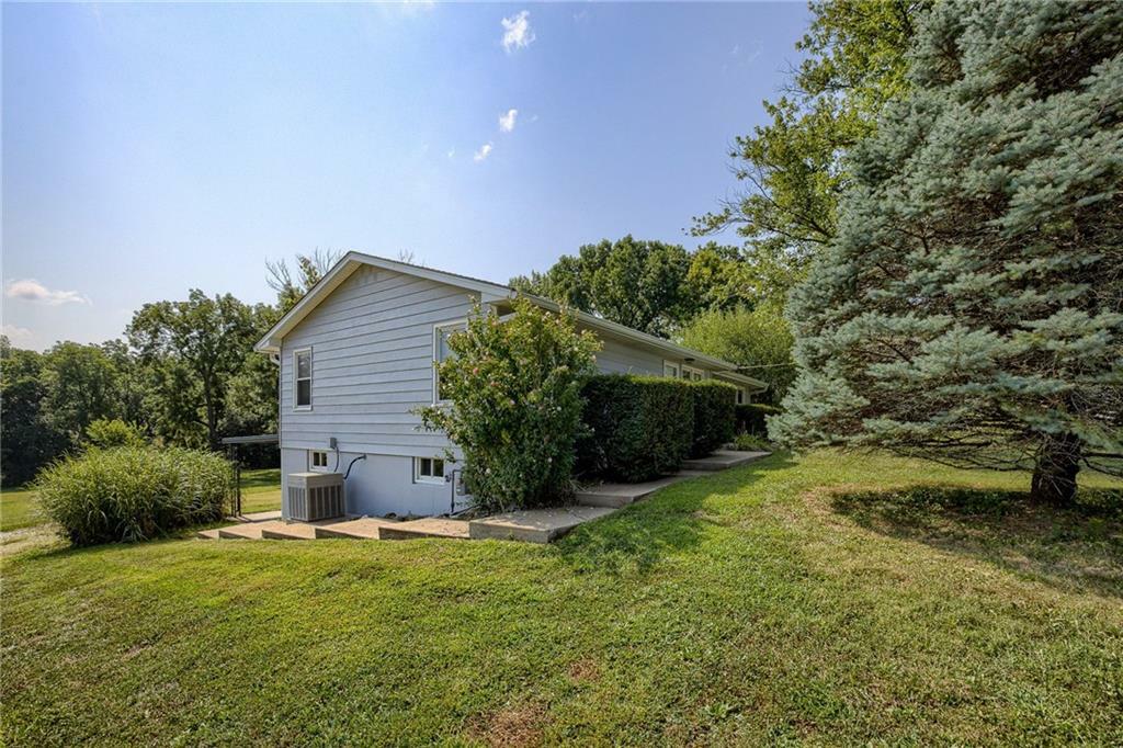 Property Photo:  5519 Meadowbrook Road NE  MO 64119 