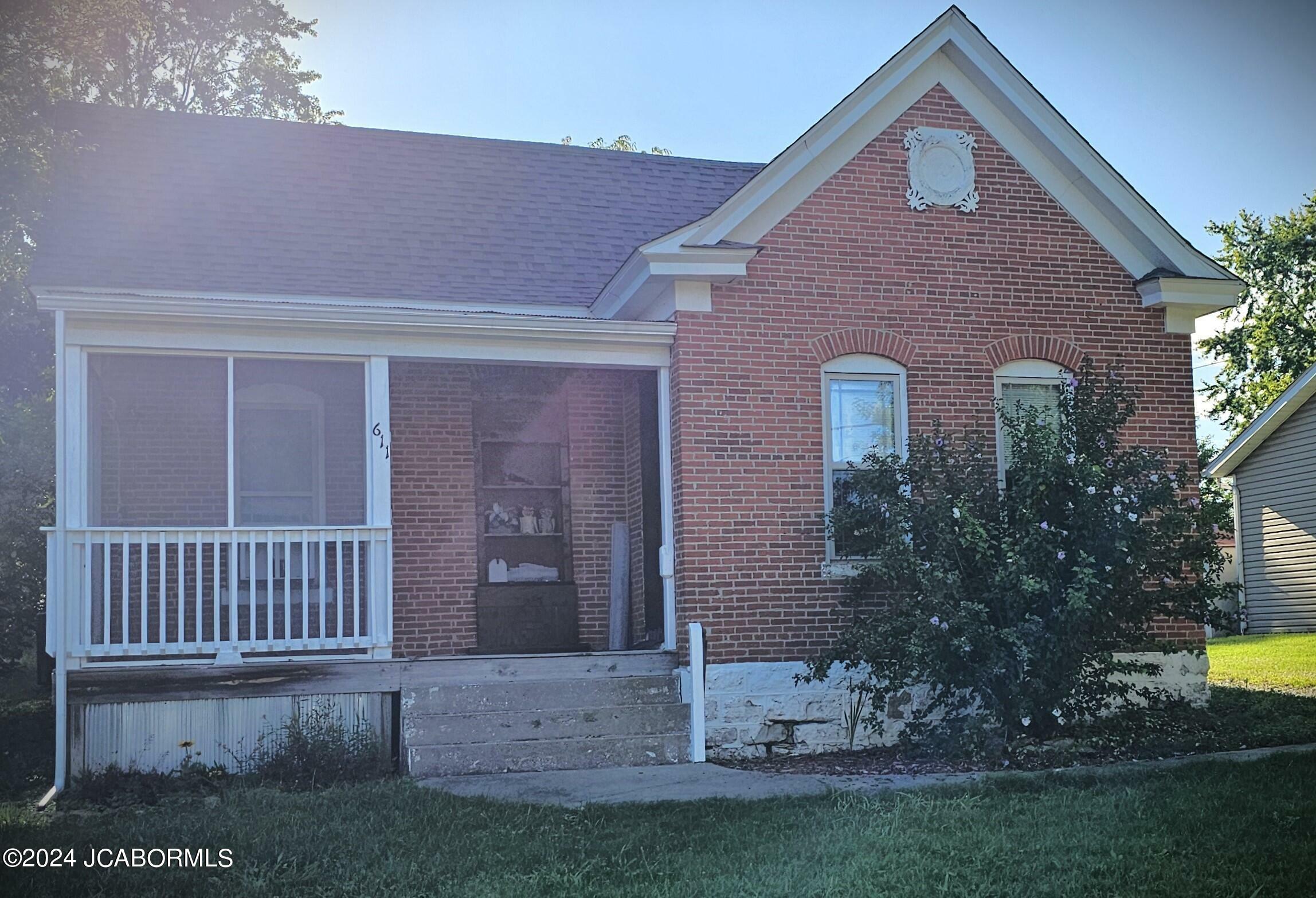 Property Photo: 611 Grand Avenue MO 65251