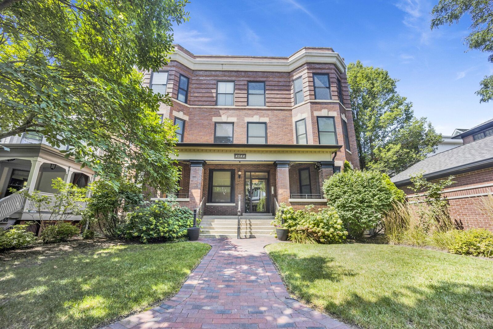 Property Photo: 4544 N Seeley Avenue 2N IL 60625