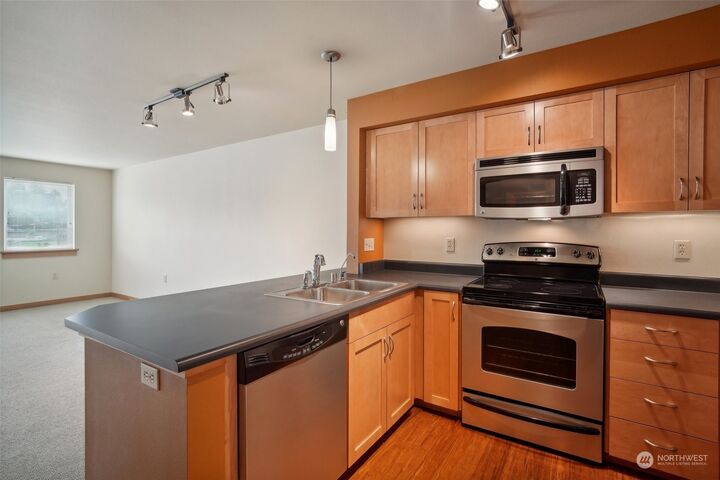 Property Photo: 827 Hiawatha Place S 302 WA 98144