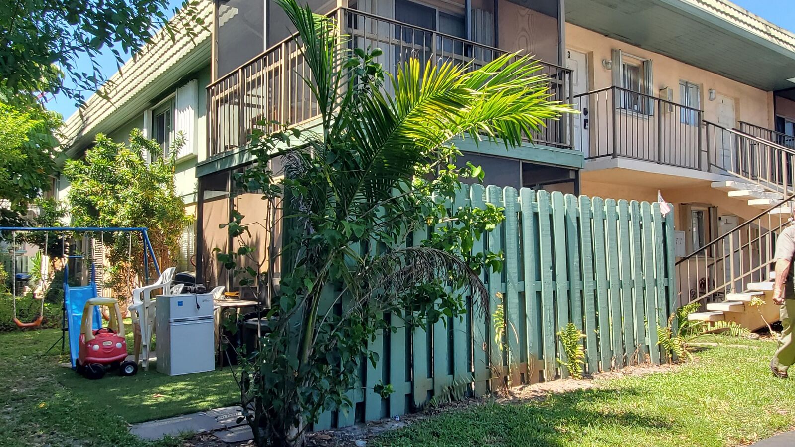Property Photo:  1821 Fairview Villas Drive 1  FL 33406 