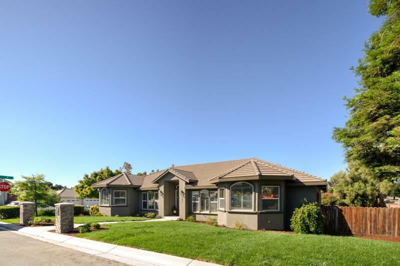 Property Photo:  951 Oak Creek Court  CA 95023 