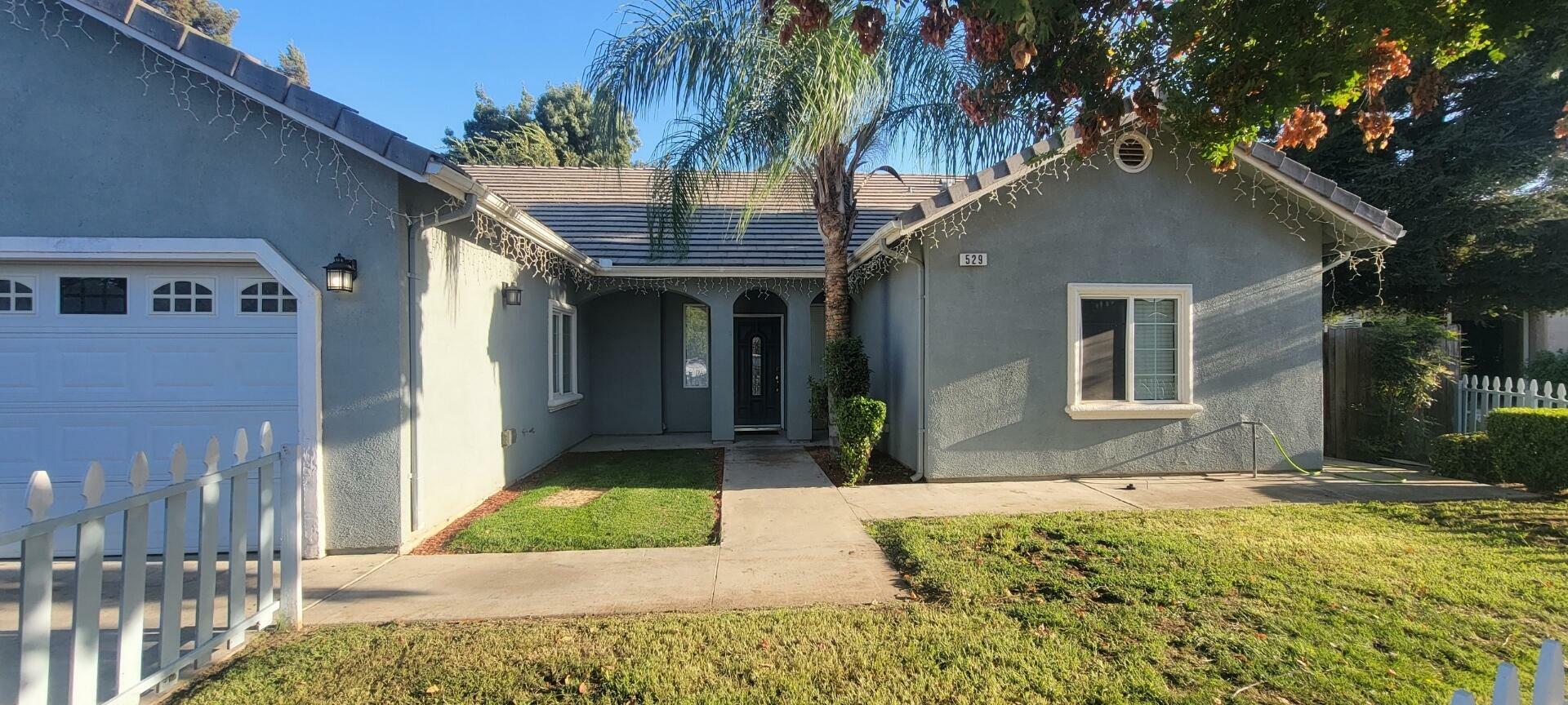 Property Photo:  529 E Ferguson Court  CA 93292 