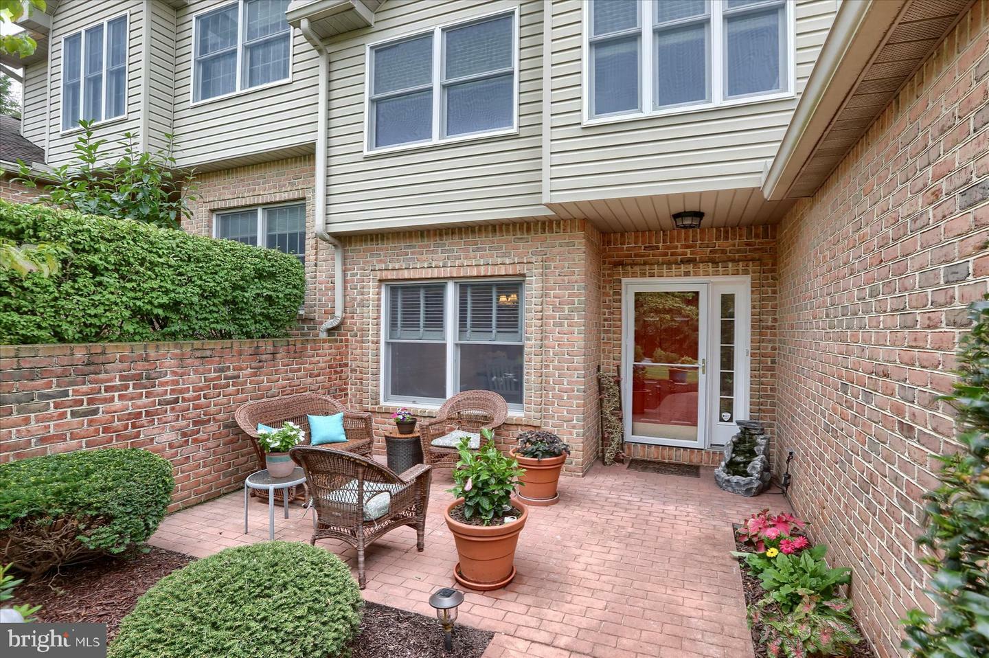 Property Photo:  8 Crain Circle  PA 17043 