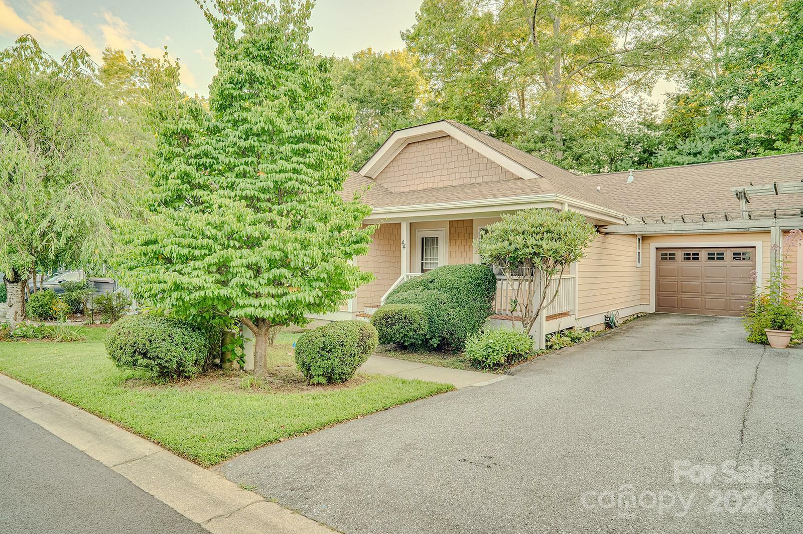 Property Photo:  44 Avonlea Lane  NC 28731 