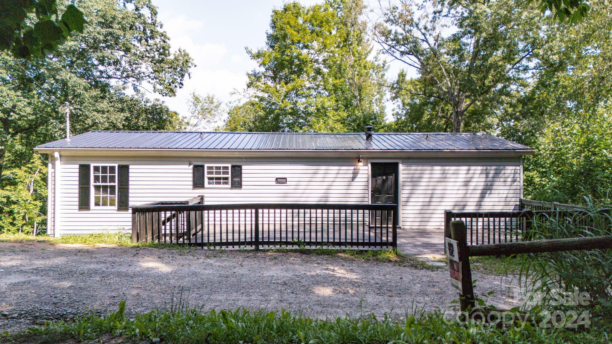 Property Photo:  125 Ridgeview Acres Court  NC 28715 