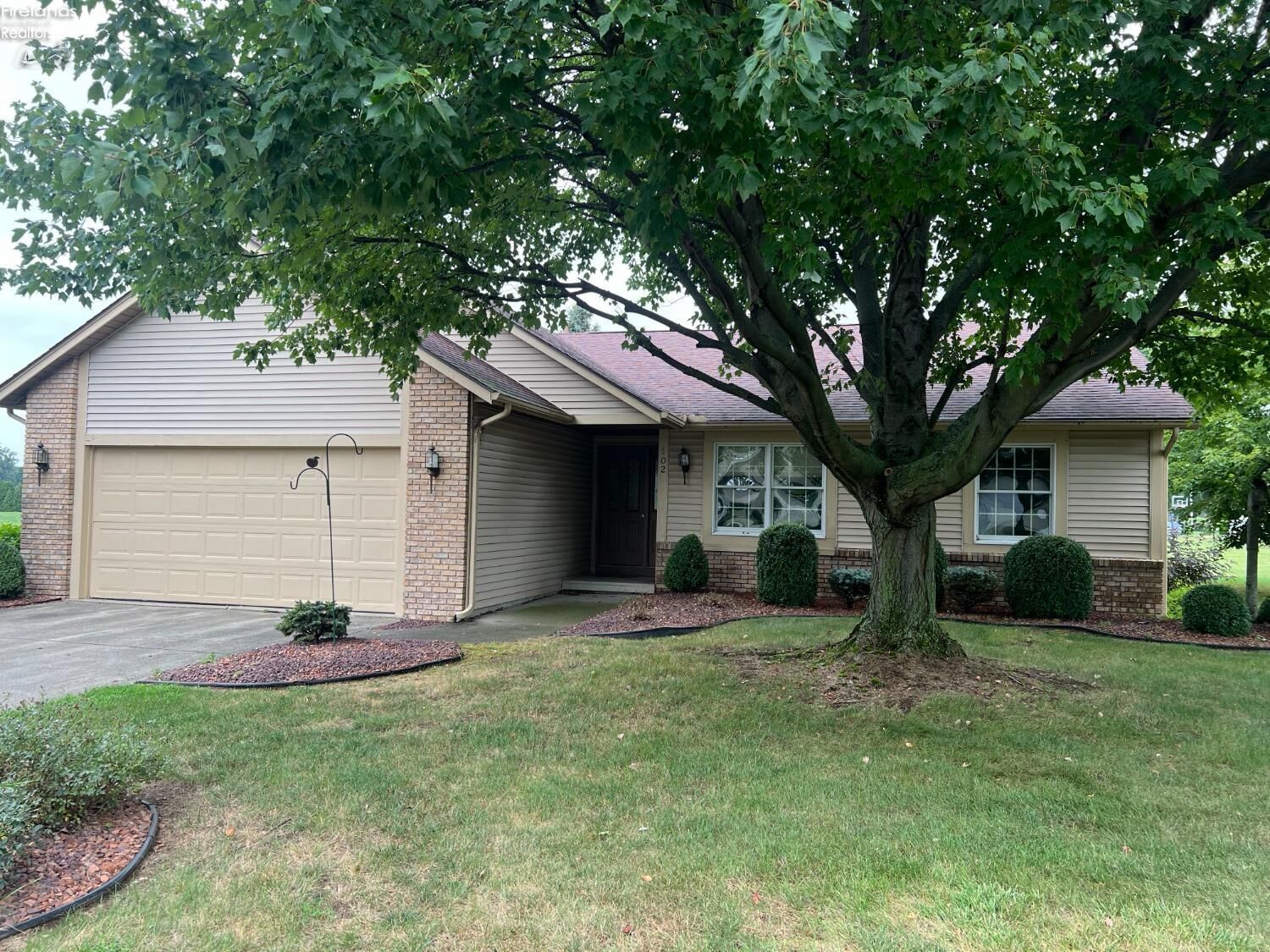 Property Photo:  102 Orchard Grove Drive  OH 43410 
