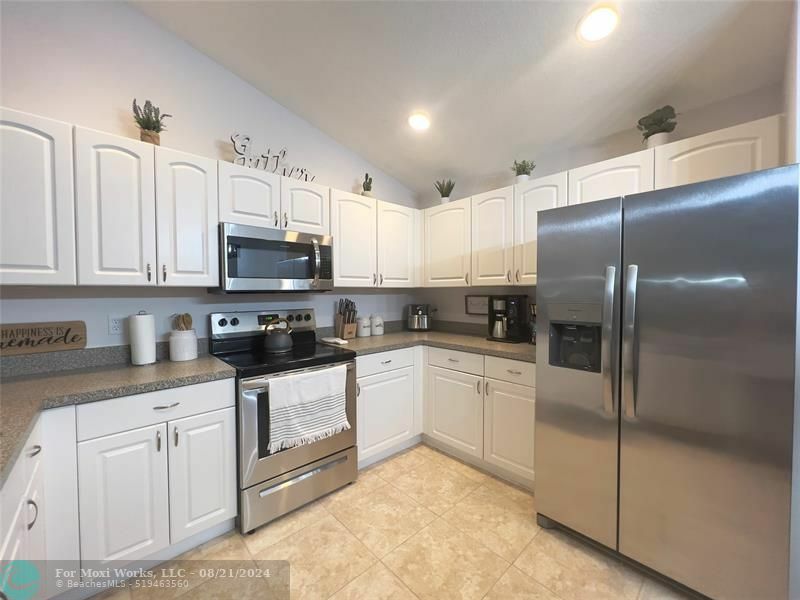 Property Photo:  1165 12th Ave  FL 32962 