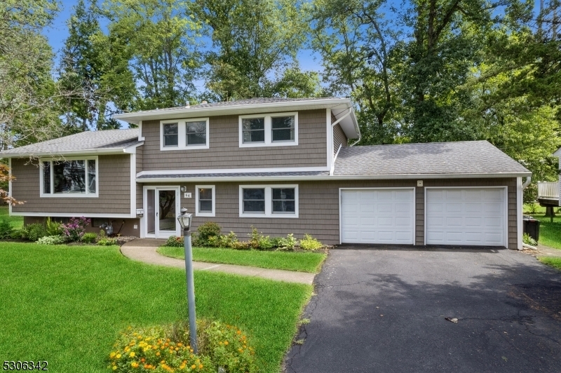 Property Photo:  64 Twin Oaks Oval  NJ 07081 